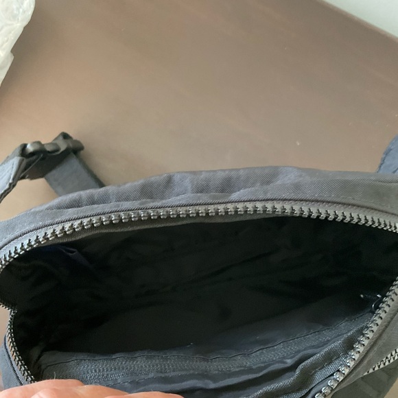 BAGGU Unisex Black Nylon Fanny Pack - Picture 7 of 15